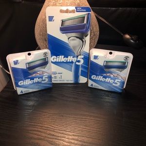 NEW GILLETTE 5 RAZOR BUNDLE AQUA GRIP